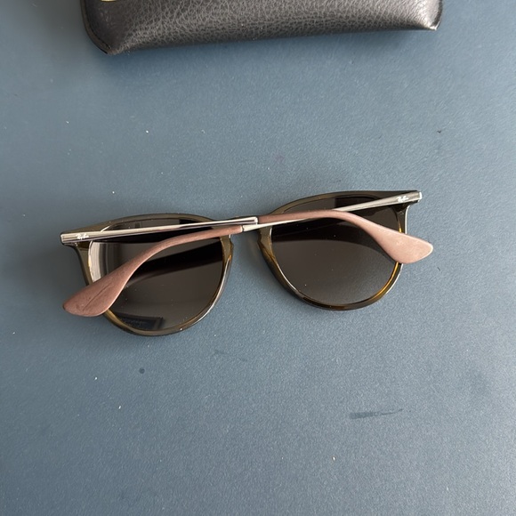 Ray-Ban Classic tortoise Sunglasses - Picture 6 of 8